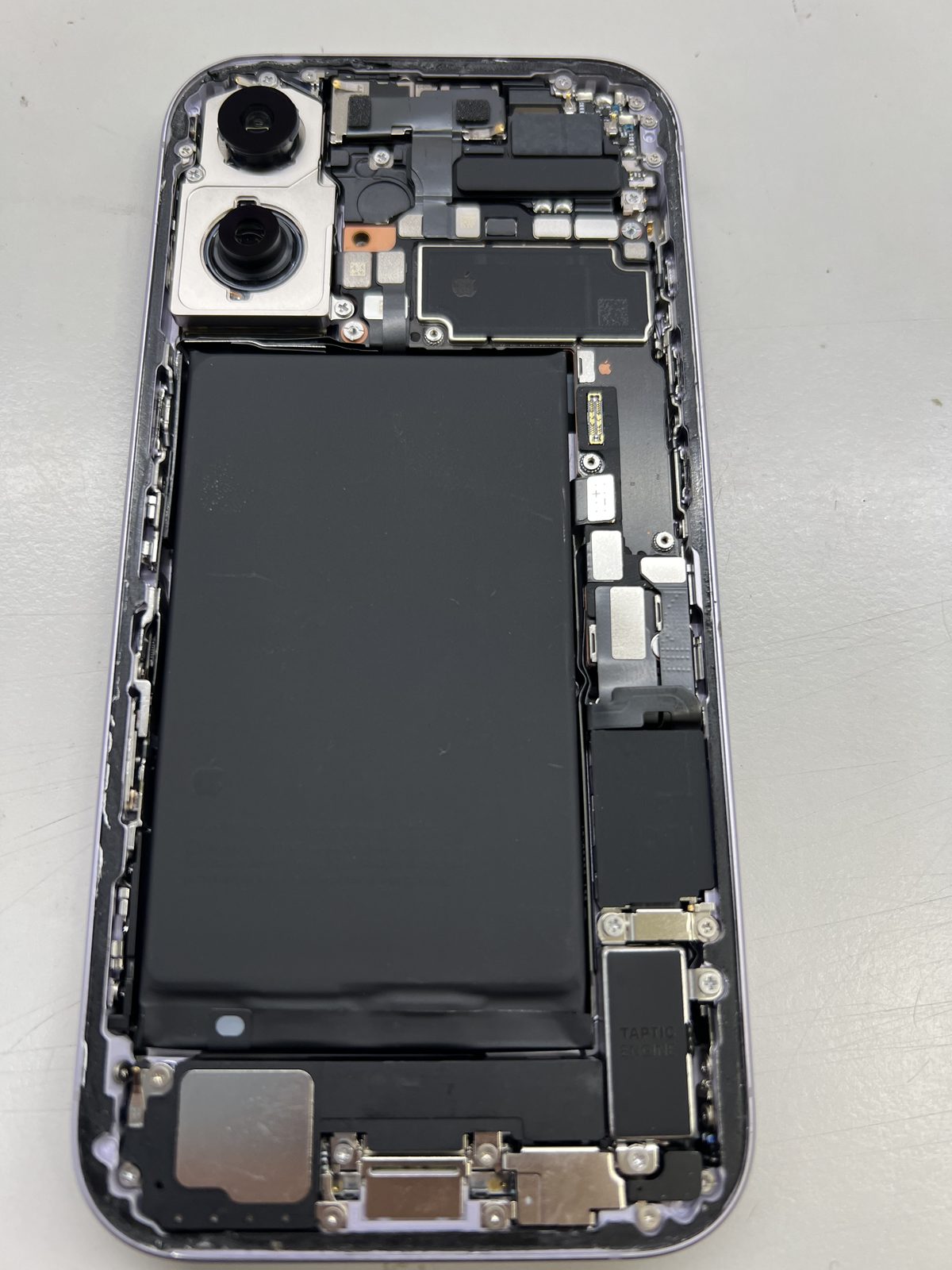 iPhone 16 更換完成的全新背蓋
