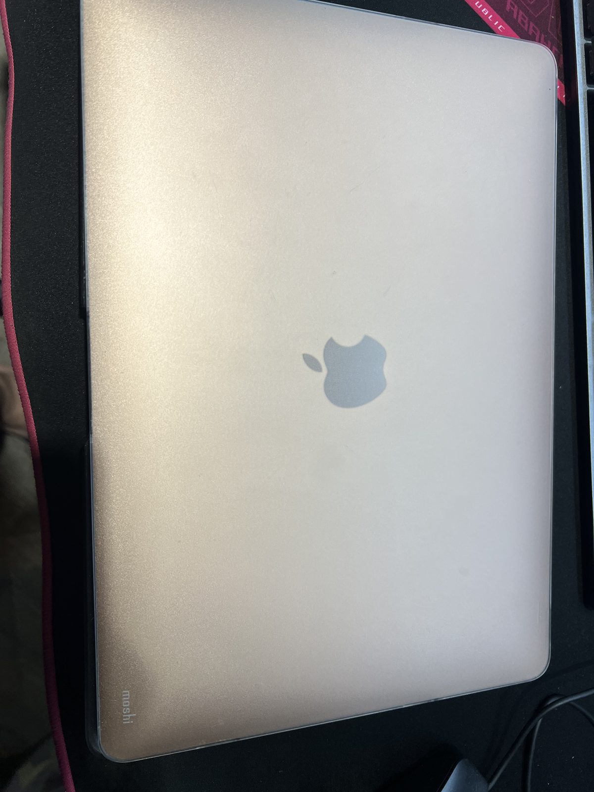 送修的 MacBook Air 13吋 A2179 金色機型，準備進行電池更換