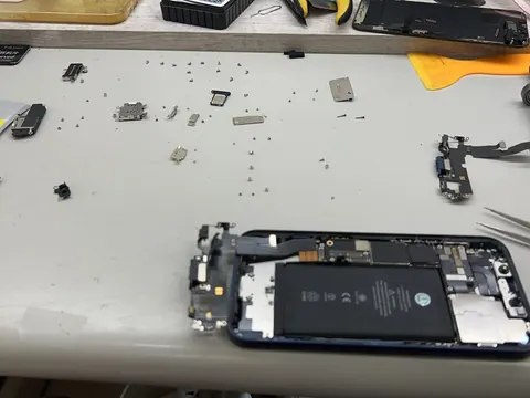 iPhone 12 無法充電維修紀錄