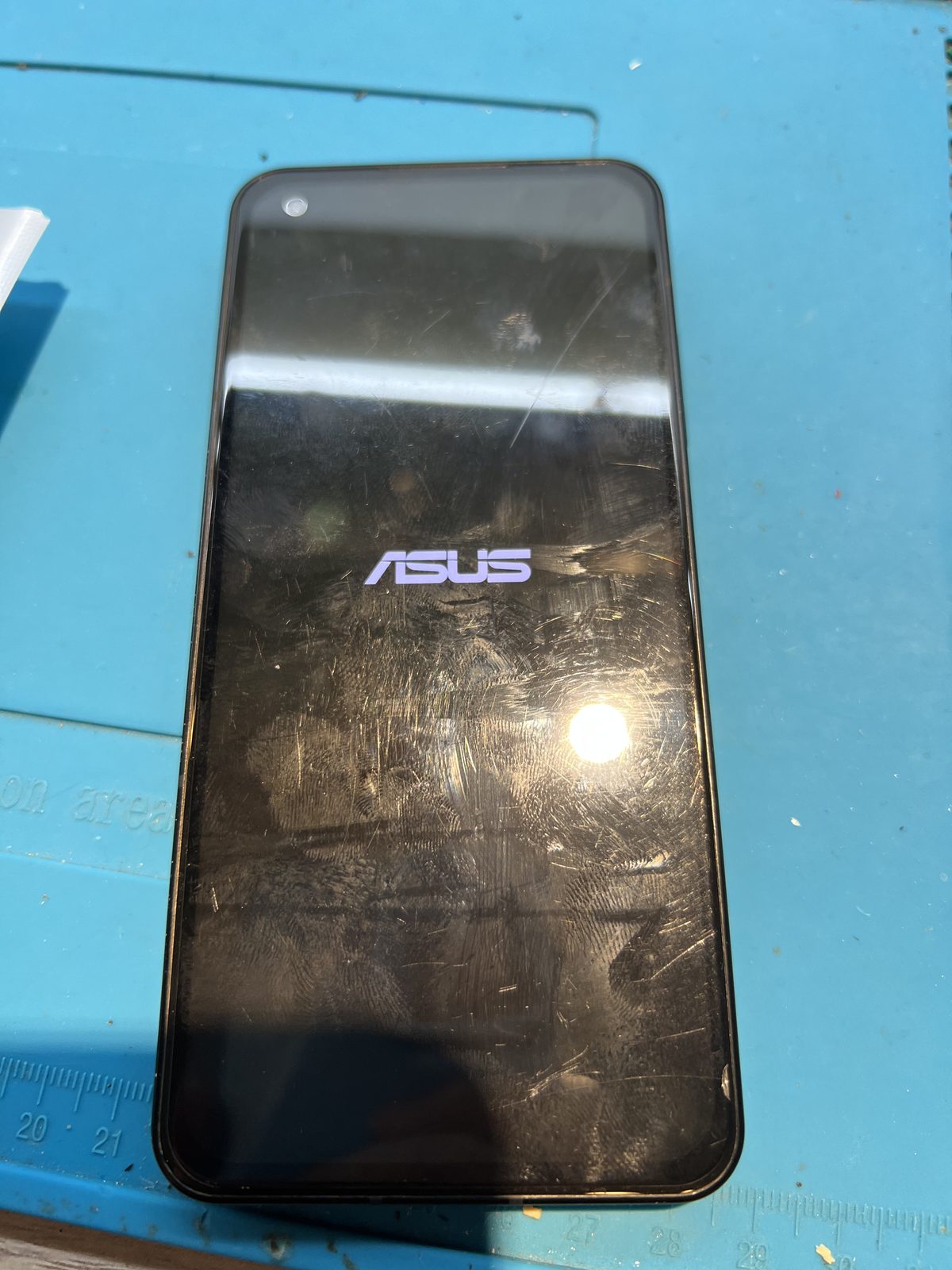 ASUS ZenFone 開機後停在 ASUS LOGO 畫面，無法進入系統